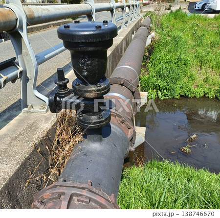 空気弁付きの水道管 空気弁付きの水道管 138746670
