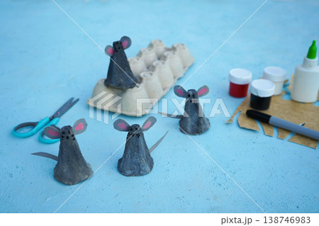A simple DIY childrens craft is a family of mice made from cardboard egg packaging. Step 6 draw a muzzle A simple DIY childrens craft is a family of mice made from cardboard egg packaging. Step 6 draw a muzzle 138746983
