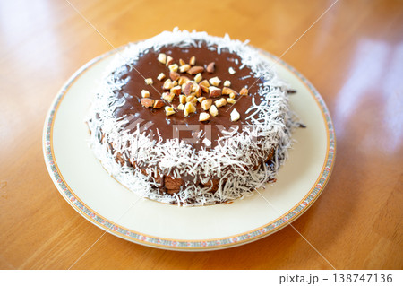 ココナッツとナッツのチョコケーキ ココナッツとナッツのチョコケーキ 138747136