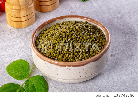 Raw dry green mash bean 138748386