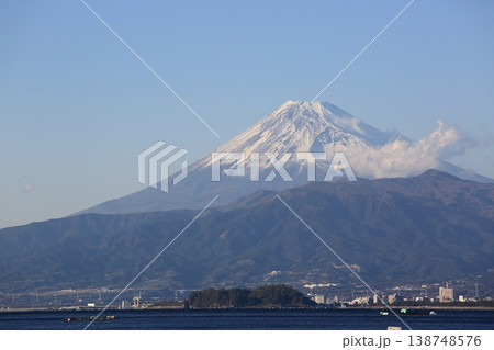 北伊豆から眺める冬の富士山 北伊豆から眺める冬の富士山 138748576