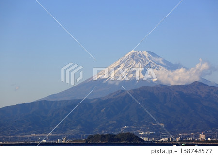 北伊豆から眺める冬の富士山 北伊豆から眺める冬の富士山 138748577