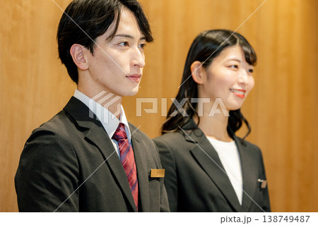 ホテルの受付 138749487