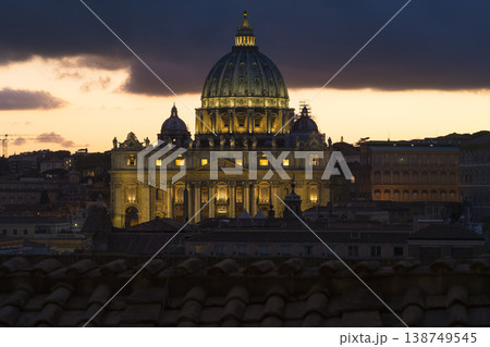 バチカン・サンピエトロ大聖堂の夕景 / St. Peter's Basilica, Vatican 138749545