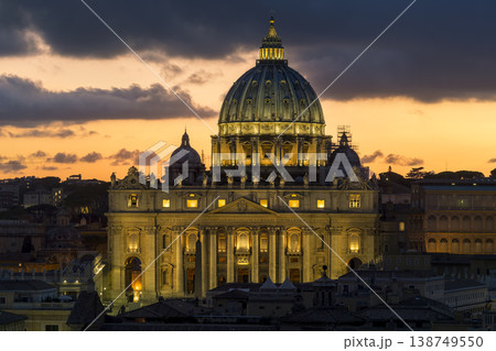 サン・ピエトロ大聖堂の夕景 / St. Peter's Basilica, Vatican 138749550