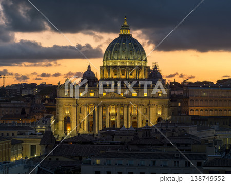 サン・ピエトロ大聖堂の夕景 / St. Peter's Basilica, Vatican 138749552
