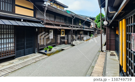 飛騨高山の古い町並 138749759
