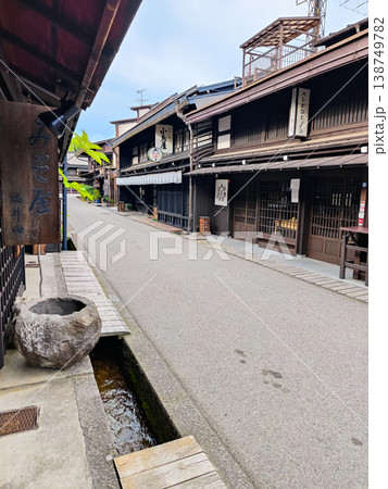 飛騨高山の古い町並 138749782