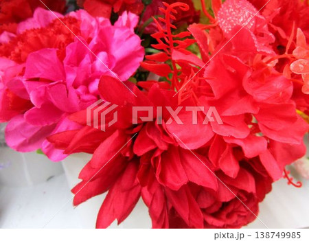 カラフルな造花の花束 カラフルな造花の花束 138749985