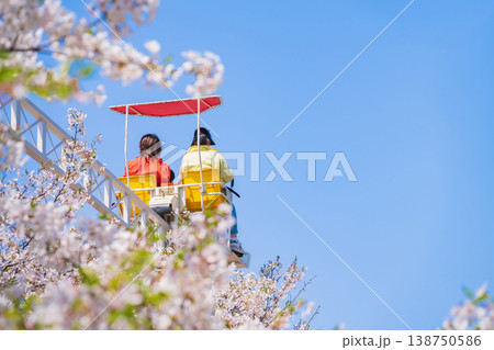 春のmeitoこどもランド・とだがわ、満開の桜とサイクルモノレール〈愛知県名古屋市〉 138750586