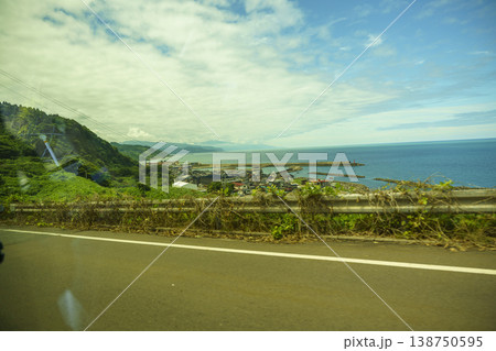 海沿いの小さな町と広がる絶景 138750595