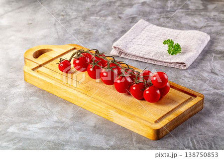 Ripe sweet cherry tomato branch Ripe sweet cherry tomato branch 138750853
