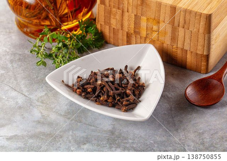 Dry cloves buds aromatic flavor Dry cloves buds aromatic flavor 138750855