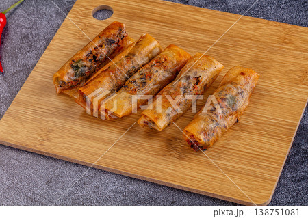 Deep fried Vietnamese spring rolls 138751081