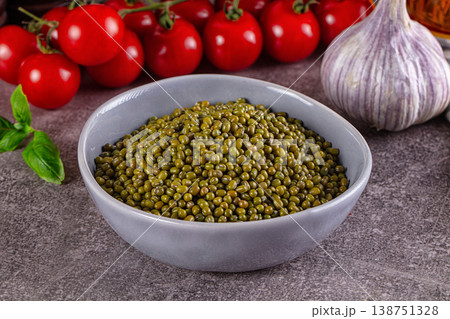 Raw dry mash green beans 138751328
