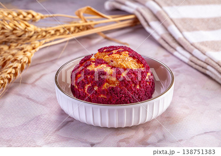 Dessert Shu with cream and glazed Dessert Shu with cream and glazed 138751383