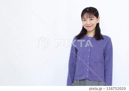 笑顔の女性 138752020
