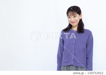 笑顔の女性 138752022