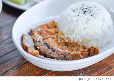 deep fried pork or rice topped with crispy pork or pork and rice or sliced pork and rice deep fried pork or rice topped with crispy pork or pork and rice or sliced pork and rice 138752671