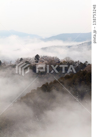 冬の雲海と備中松山城(天空の山城)25708 冬の雲海と備中松山城(天空の山城)25708 138753248