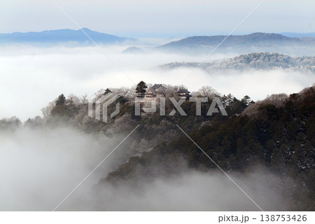 冬の雲海と備中松山城（天空の山城）25104 138753426