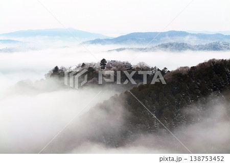 冬の雲海と備中松山城(天空の山城)25528 冬の雲海と備中松山城(天空の山城)25528 138753452
