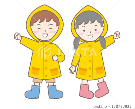 雨の日の合羽姿の子供たち　梅雨 138753925