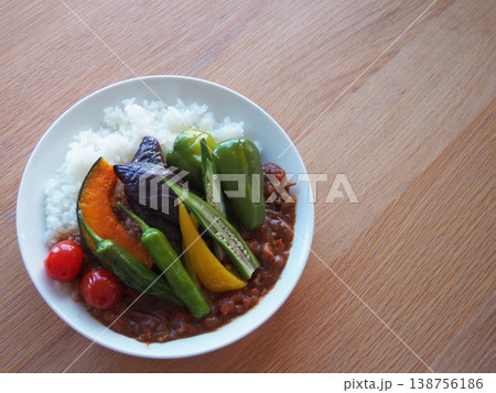 おいしそうな夏野菜カレー おいしそうな夏野菜カレー 138756186