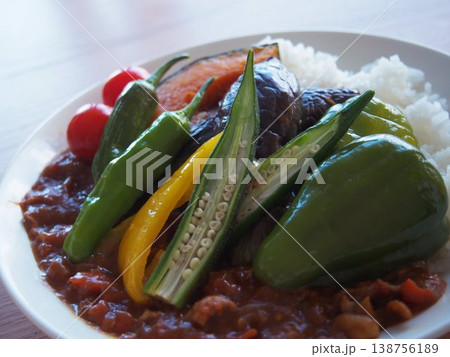おいしそうな夏野菜カレー 138756189