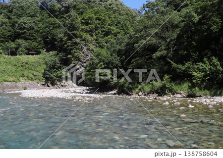 清津峡（新潟県十日町市）入口付近を流れる清津川 138758604