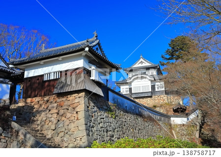 【岡山県】冬の備中松山城(現存天守) 【岡山県】冬の備中松山城(現存天守) 138758717