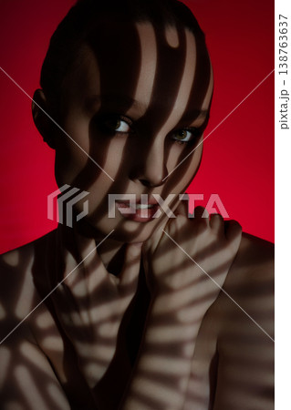 Striking beauty portrait highlighting shadows on the skin Striking beauty portrait highlighting shadows on the skin 138763637