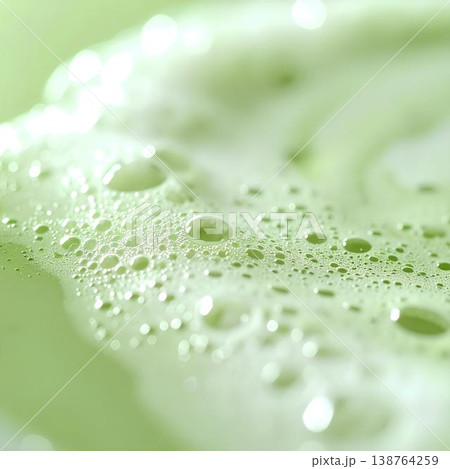 抹茶のような緑色の泡のスクエアクローズアップ 138764259