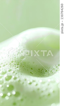 緑色のクリーミーな泡の抽象的な接写 138764260