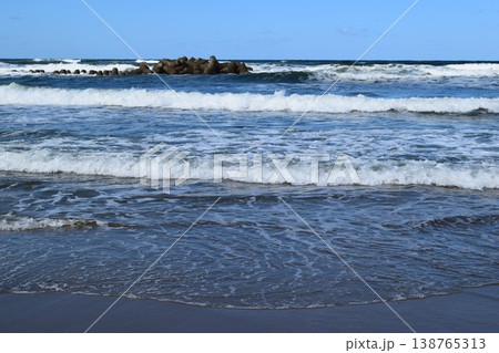 庄内浜の荒波 日本海 庄内浜の荒波 日本海 138765313