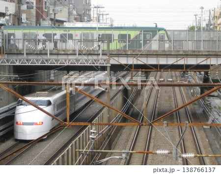 2010.5.22 東急池上線御嶽山駅と東海道新幹線300系 138766137