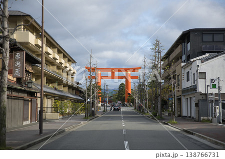 京の風景　神宮道から望む平安神宮 大鳥居3 138766731