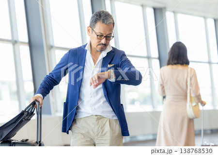 シニア男性 旅行 シニア男性 旅行 138768530