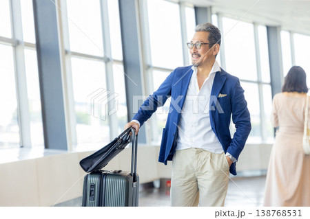 シニア男性 旅行 シニア男性 旅行 138768531