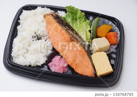 厚切り銀鮭弁当 138768785