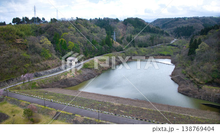 日本の富山県黒部市にある大谷ダム周辺からの様子 138769404