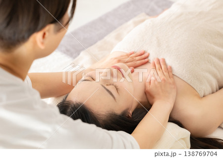 若い女性のエステイメージ 若い女性のエステイメージ 138769704