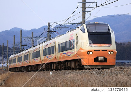 【JR東日本】E653系1000番台 特急「いなほ」(羽越本線:村上〜岩船町) 【JR東日本】E653系1000番台 特急「いなほ」(羽越本線:村上〜岩船町) 138770456