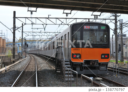 (埼玉県久喜市)引き上げ線に停車する東急車両 (埼玉県久喜市)引き上げ線に停車する東急車両 138770797