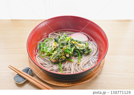 だし香るかけそば 菜の花の天ぷら添え だし香るかけそば 菜の花の天ぷら添え 138771129