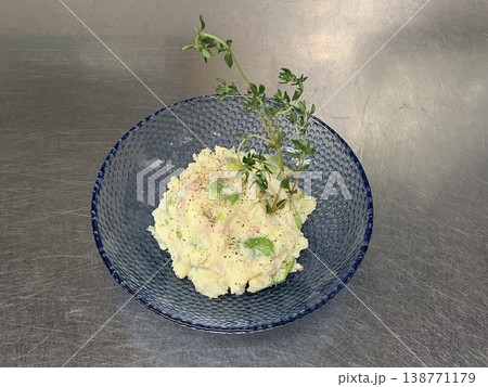 空豆　ポテトサラダ 138771179