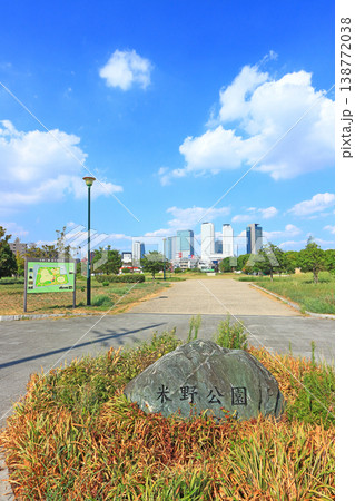 愛知県名古屋市、米野公園から見た名古屋駅周辺超高層ビル群の風景 愛知県名古屋市、米野公園から見た名古屋駅周辺超高層ビル群の風景 138772038