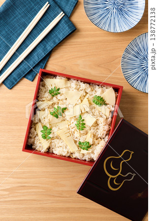重箱に詰めた筍ご飯 138772138