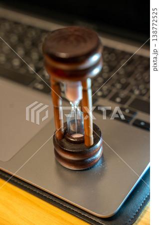 時間を刻む砂時計 時間を刻む砂時計 138772525