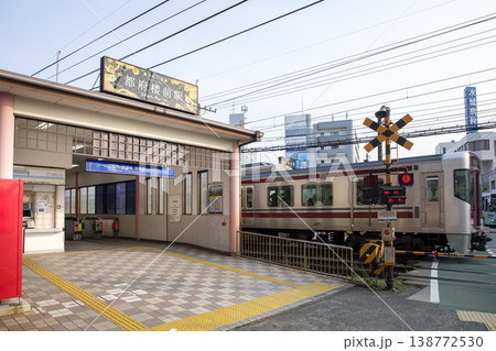 西鉄天神大牟田線の都府楼前駅と電車 138772530